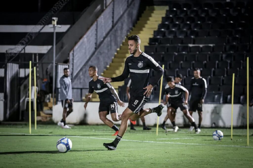 Onde assistir Chapecoense x Operário-PR ao vivo - Campeonato Brasileiro Série B nesta segunda-feira (17/06/2024). Foto: André Oito/OFEC