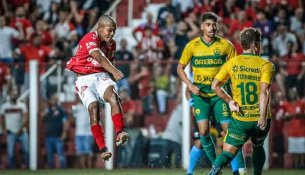 Cuiabá perde para o Vila Nova e se complica na Copa Verde. Foto: Roberto Corrêa/VNFC