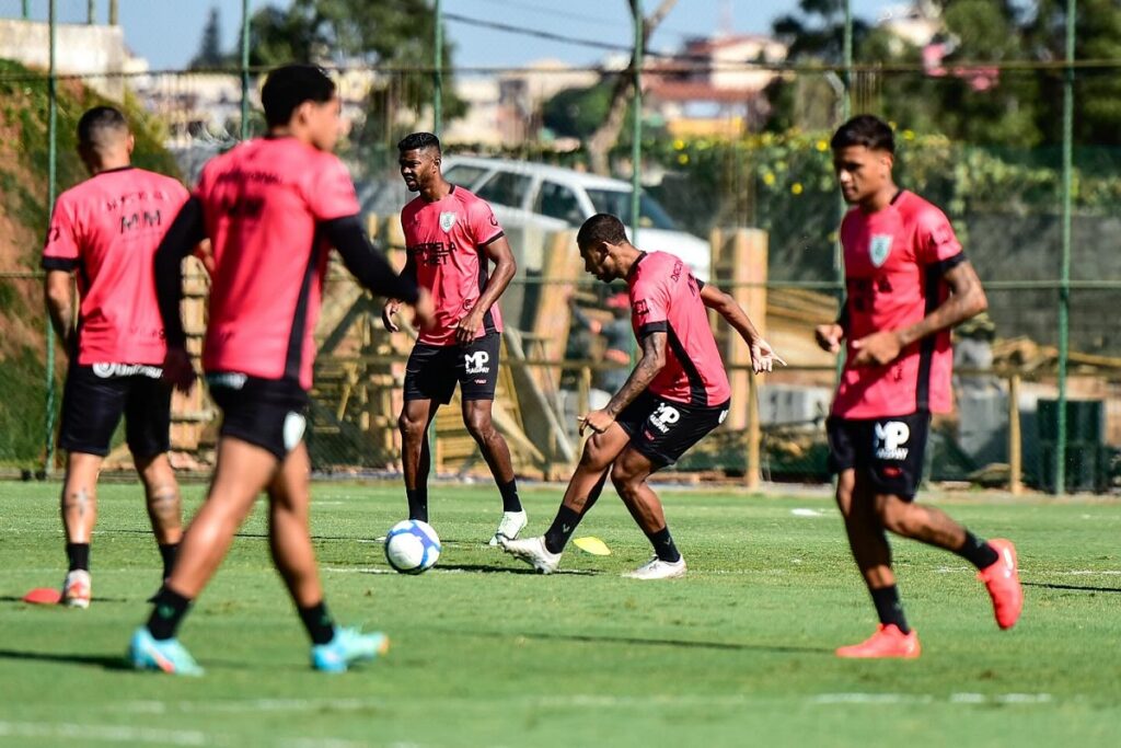 Onde assistir Guarani x América-MG ao vivo - Campeonato Brasileiro Série B nesta segunda-feira (20/05/2024). Foto: Mourão Panda/América FC