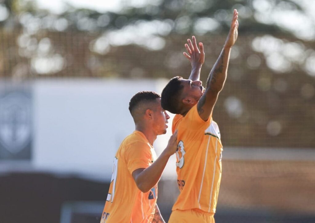 Onde assistir Brasiliense x Mixto-MT ao vivo - Campeonato Brasileiro Série D neste domingo (19/05/2024). Foto: Divulgação Brasiliense