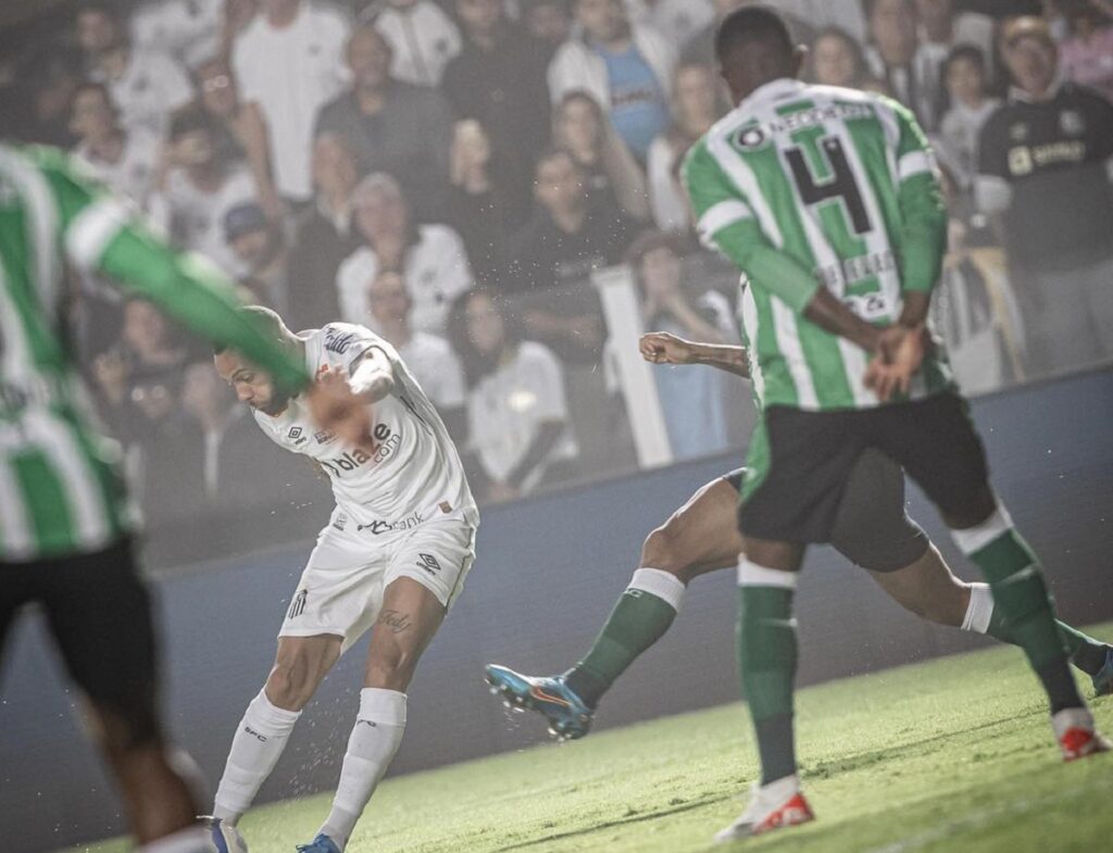 Onde assistir Botafogo-SP x Coritiba ao vivo - Série B neste sábado (03/08/2024). Foto: Raul Baretta/Santos FC