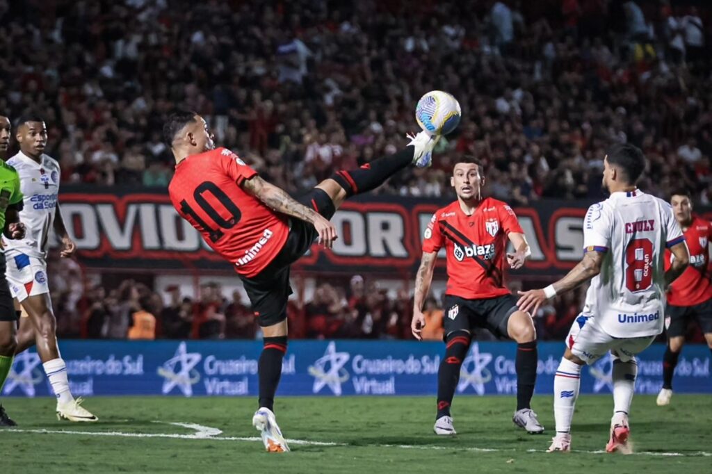 Onde assistir São Paulo x Atlético-GO ao vivo - Brasileirão neste domingo (11/08/2024). Foto: Ingryd Oliveira/Atlético Goianiense