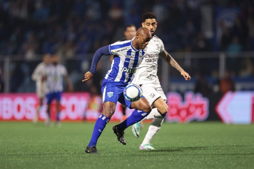 Avaí perde a 3ª seguida na Série B, agora para o Ceará. Foto: Beno Küster / Avaí F.C.