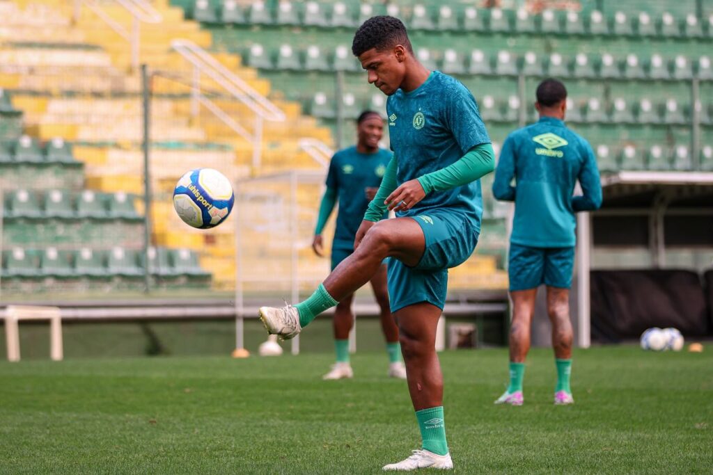 Onde assistir Ituano x Chapecoense ao vivo - Série B neste sábado (10/08/2024). Foto: Tiago Meneghini/ACF