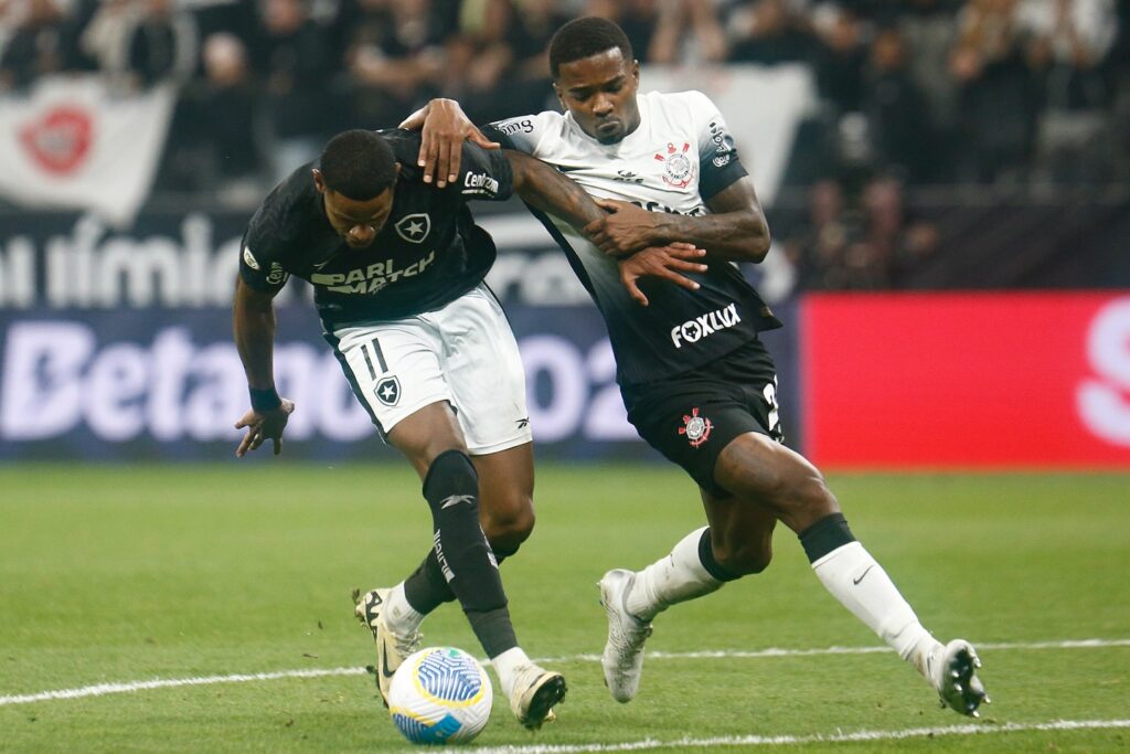 Onde assistir Botafogo x Corinthians ao vivo - Brasileirão neste sábado (14/09/2024). Foto: Vitor Silva/BFR