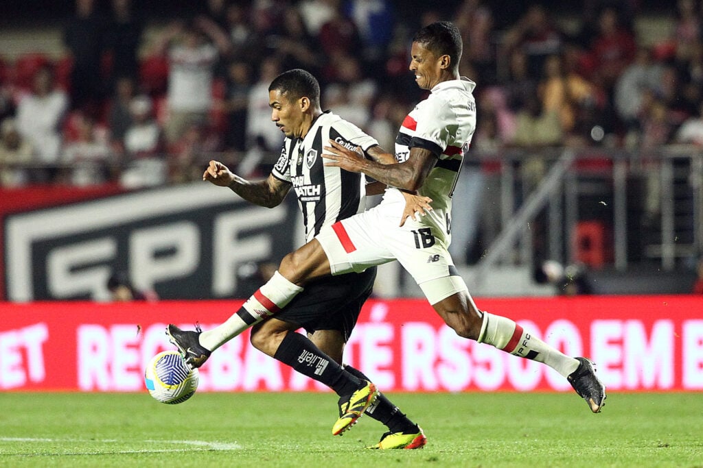 Onde assistir Botafogo x São Paulo ao vivo - Libertadores nesta quarta-feira (18/09/2024). Imagem: Vitor Silva/BFR