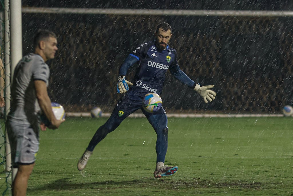 Onde assistir Fortaleza x Cuiabá ao vivo - Brasileirão neste domingo (29/09/2024). Imagem: AssCom Dourado