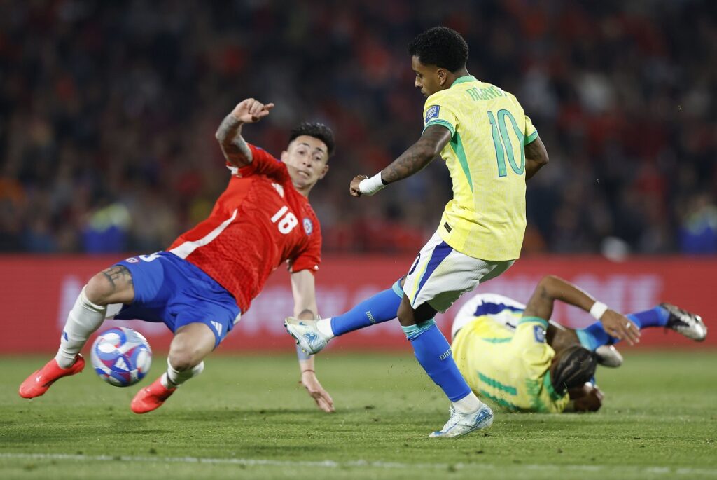 Lance do jogo entre Chile e a Seleção Brasileira. Imagem: Rafael Ribeiro/CBF