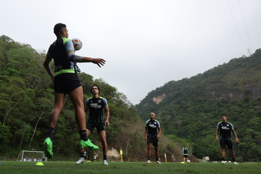 Onde assistir Botafogo x Cuiabá ao vivo - Brasileirão neste sábado (09/11/2024). Imagem: Vitor Silva/BFR