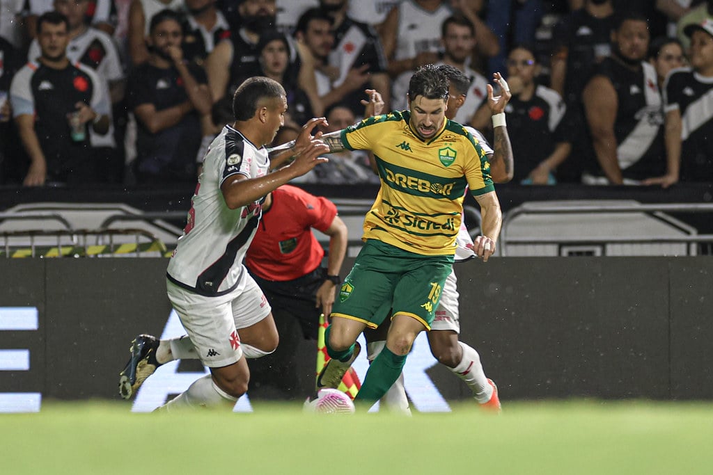 Lance do jogo entre Vasco x Cuiabá. Imagem: AssCom Dourado