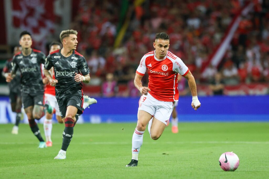 Onde assistir Flamengo x Internacional ao vivo - Brasileirão neste domingo (01/12/2024). Imagem: Ricardo Duarte/SCI