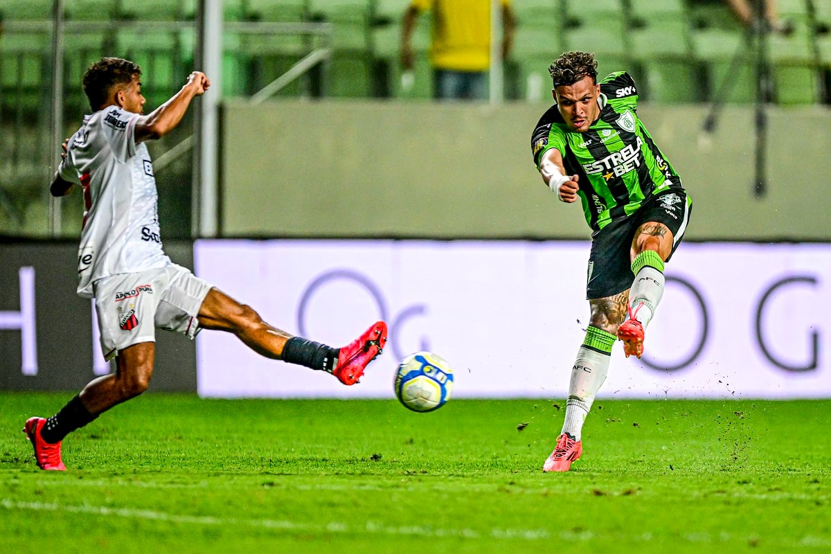 Onde assistir Ceará x América-MG ao vivo - Série B nesta segunda-feira (18/11/2024). Imagem: Mourão Panda/América