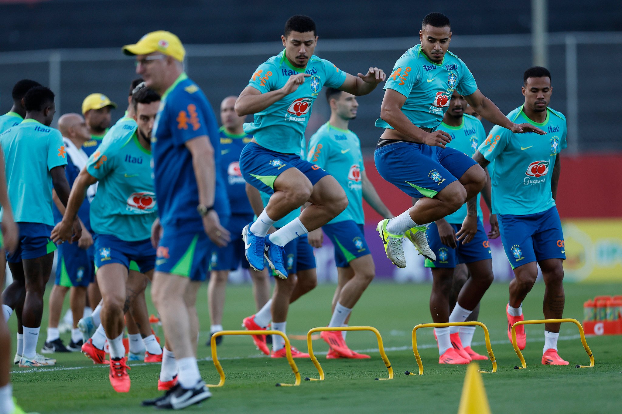 Onde assistir Brasil x Uruguai ao vivo - Eliminatórias nesta terça-feira (19/11/2024). Imagem: Rafael Ribeiro/CBF