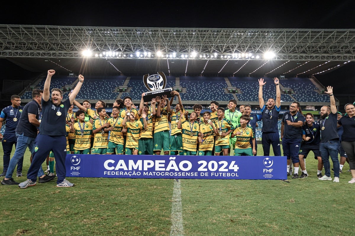 Cuiabá aposta em reformulação do elenco para temporada 2025. Imagem: AssCom Dourado