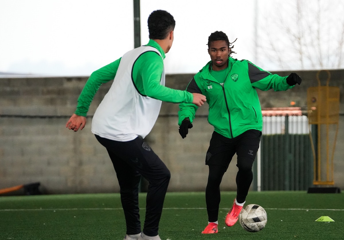 Onde assistir Toulouse x Saint-Étienne ao vivo - Campeonato Francês nesta sexta-feira (13/12/2024). Imagem: Divulgação Saint-Étiene