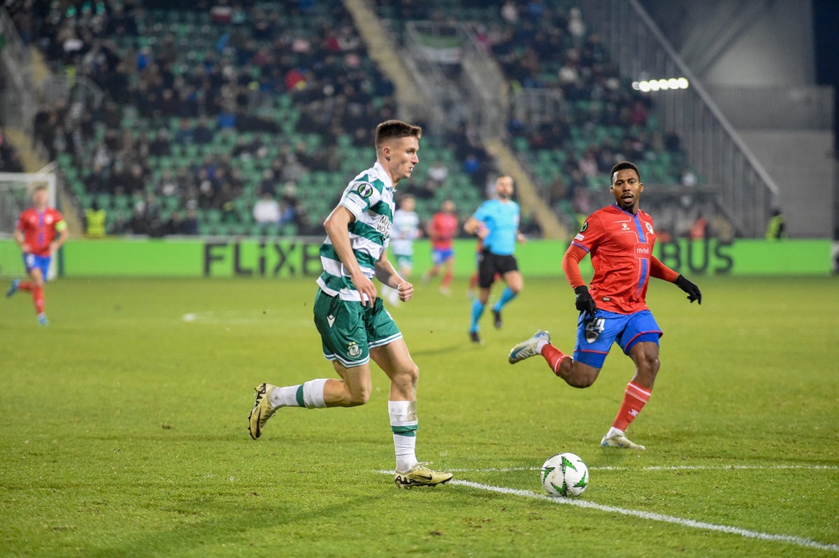 Onde assistir Chelsea x Shamrock Rovers ao vivo - Liga Conferência nesta quinta-feira (19/12/2024). Imagem: Divulgação Shamrock Rovers