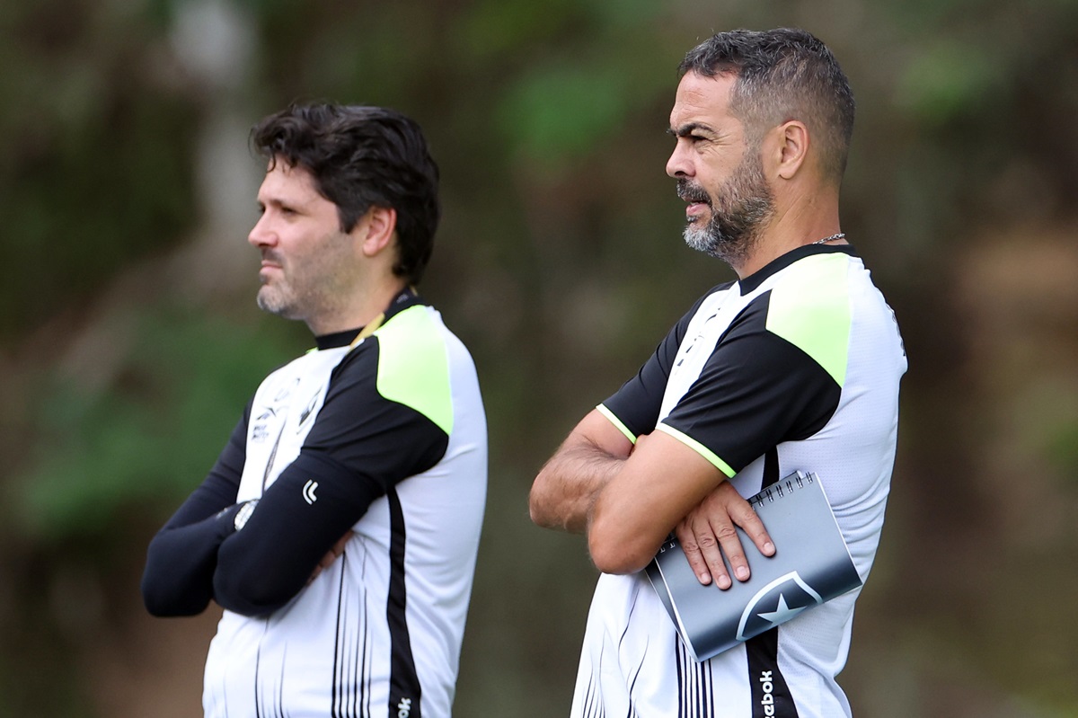 Onde assistir Botafogo x São Paulo ao vivo - Brasileirão neste domingo (08/12/2024). Imagem: Vitor Silva/BFR