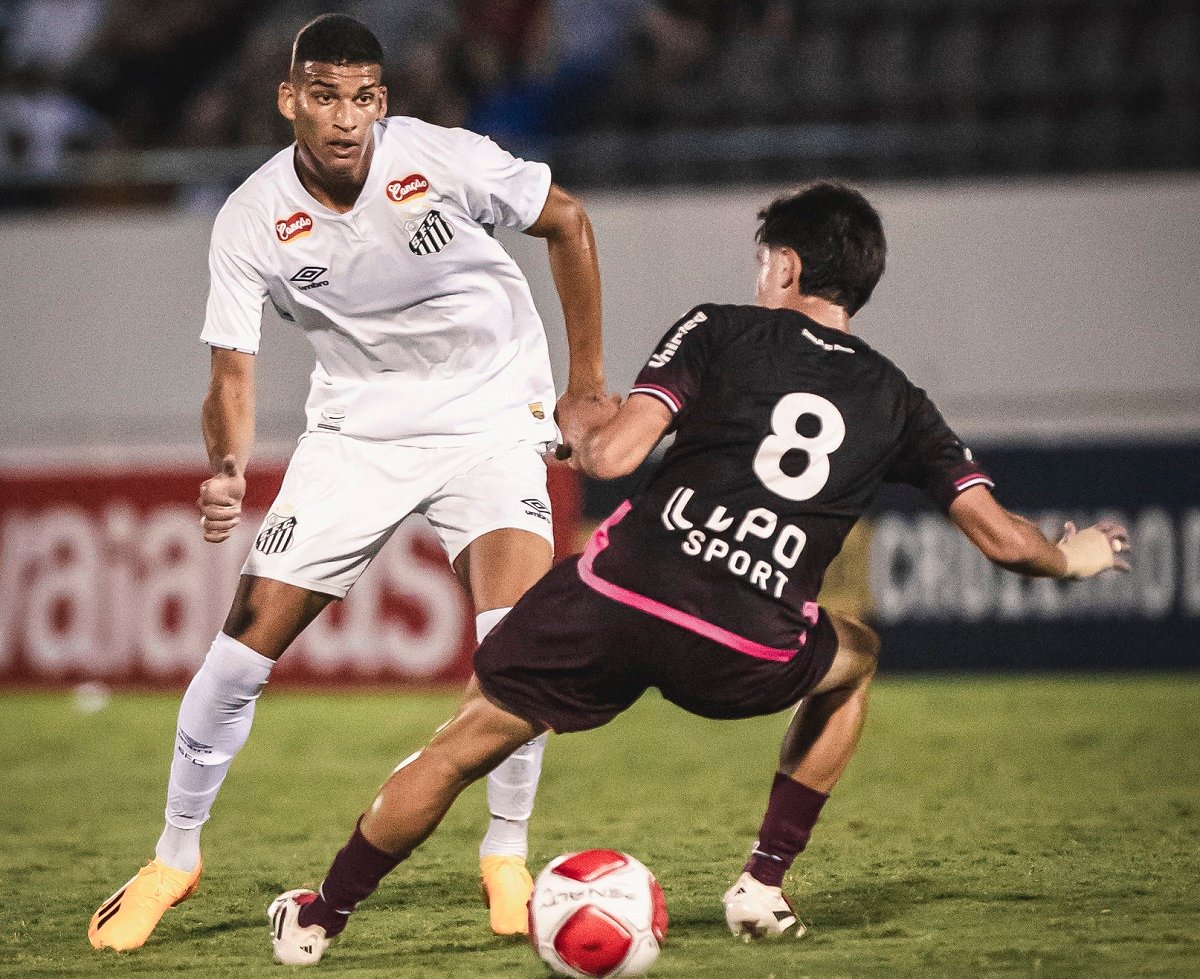 Onde assistir Ferroviária x Santos ao vivo - Copinha nesta terça-feira (14/01/2025). Imagem: Bruno Vaz/Santos FC