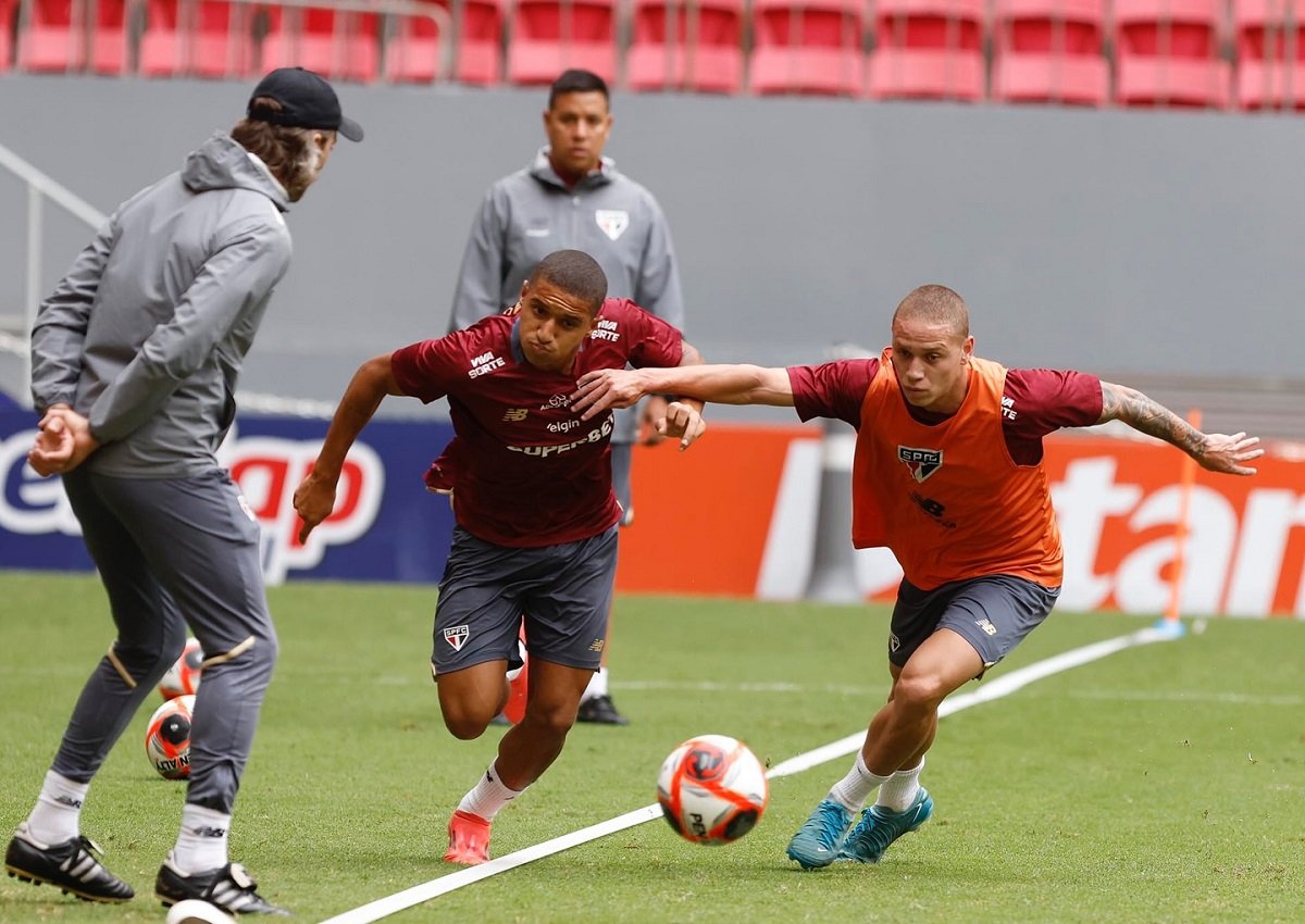 Onde assistir Palmeiras x São Paulo ao vivo - Paulistão neste domingo (16/02/2025). Imagem: Rubens Chiri/SPFC