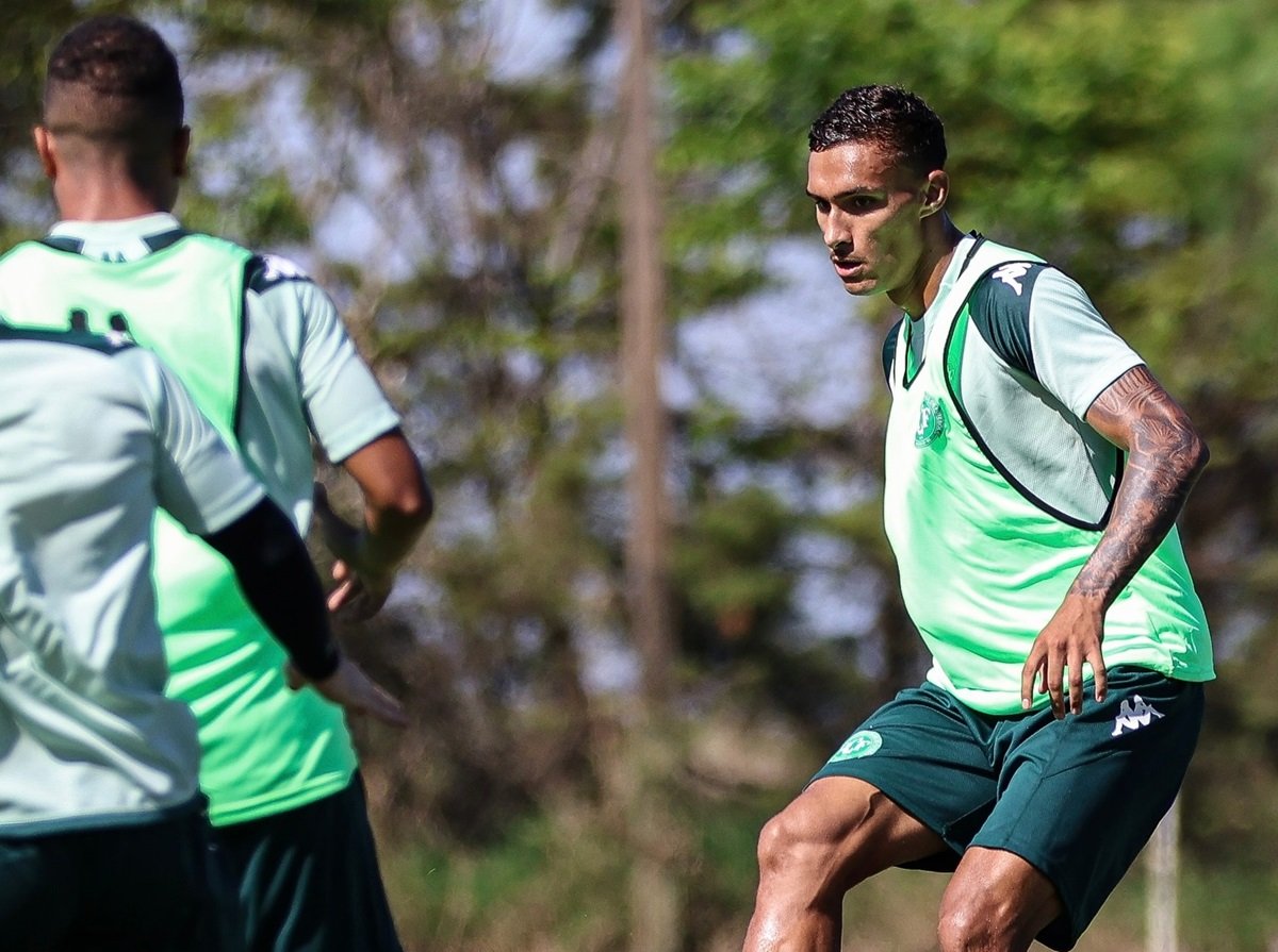 Brusque x Chapecoense ao vivo; onde assistir neste sábado (1) pelo Catarinense. Imagem: Tiago Meneghini ACF