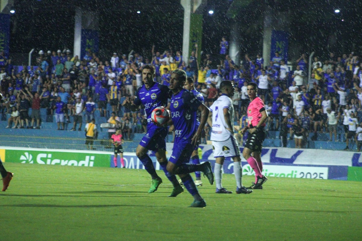 Onde assistir Ferroviária x São José-SP ao vivo - Série A-2 neste domingo (16/02/2025). Imagem: Rodrigo Lopes/São José EC