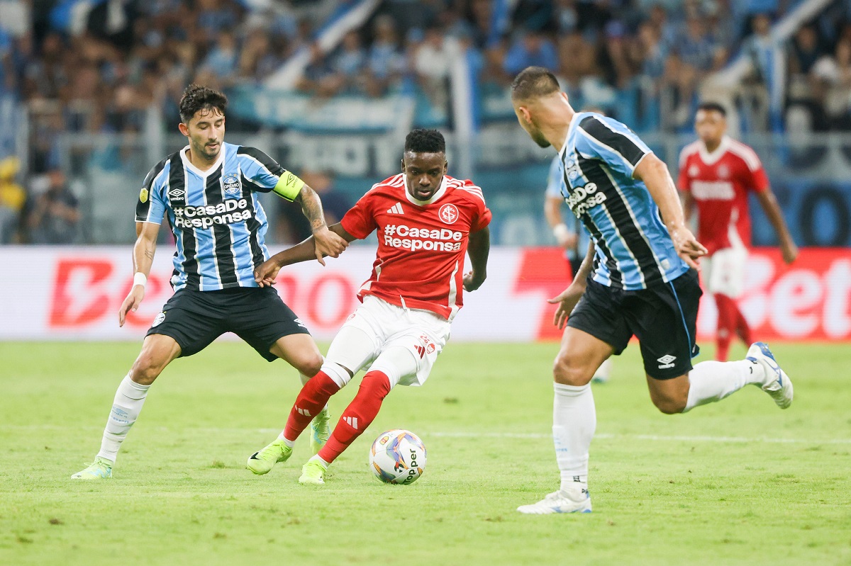 Onde assistir Grêmio x Internacional ao vivo - Campeonato Gaúcho neste sábado (08/03/2025). Imagem: Ricardo Duarte/SCI