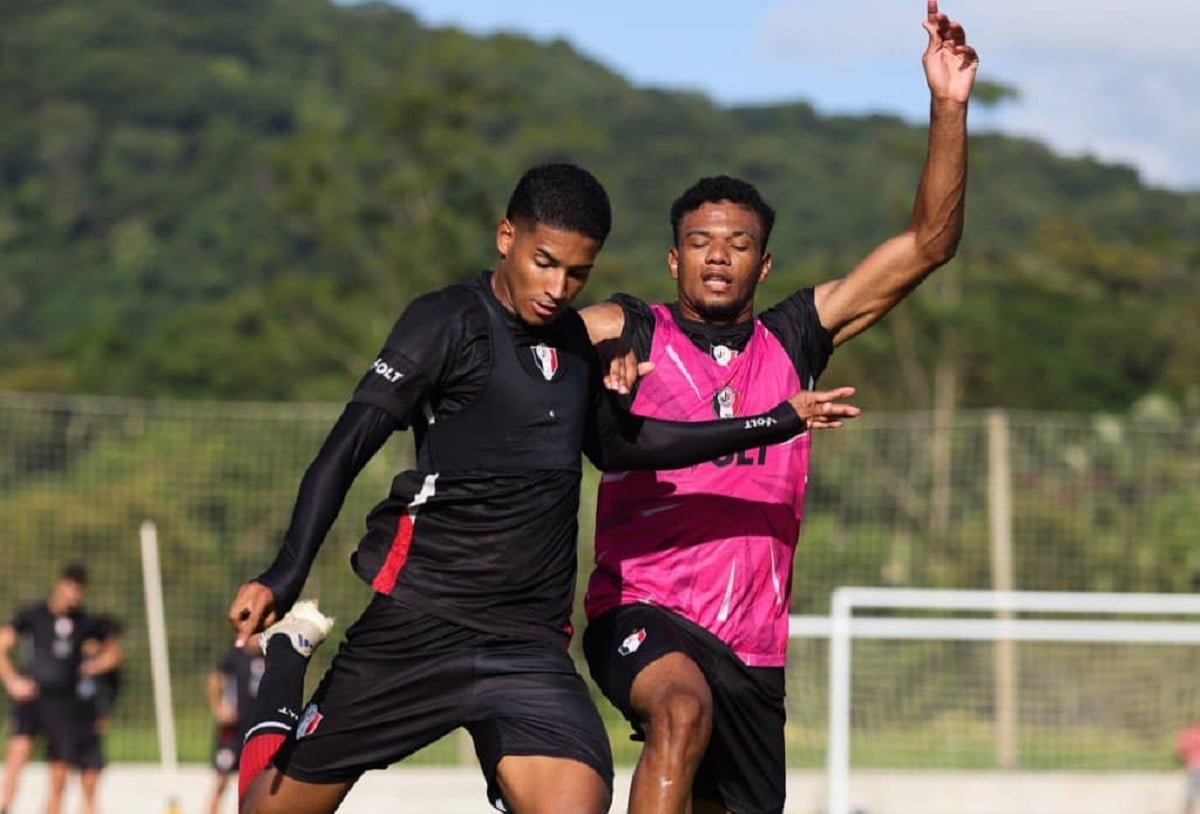 Chapecoense x Joinville ao vivo; onde assistir neste domingo (9) pelo Catarinense. Imagem: @complexorosagolden