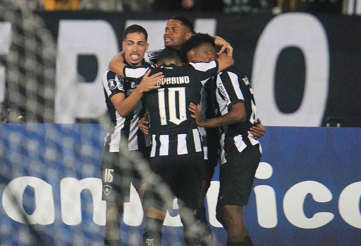 Botafogo x Bragantino ao vivo; onde assistir, horário e escalações do jogo desta quarta (6) pela Libertadores. Foto: Vitor Silva/BFR