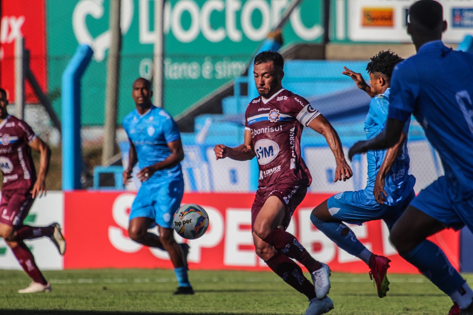 Caxias x Grêmio ao vivo; onde assistir, horário e escalações do jogo deste sábado (16) pelo Gauchão. Foto: Luiz Erbes/S.E.R.Caxias