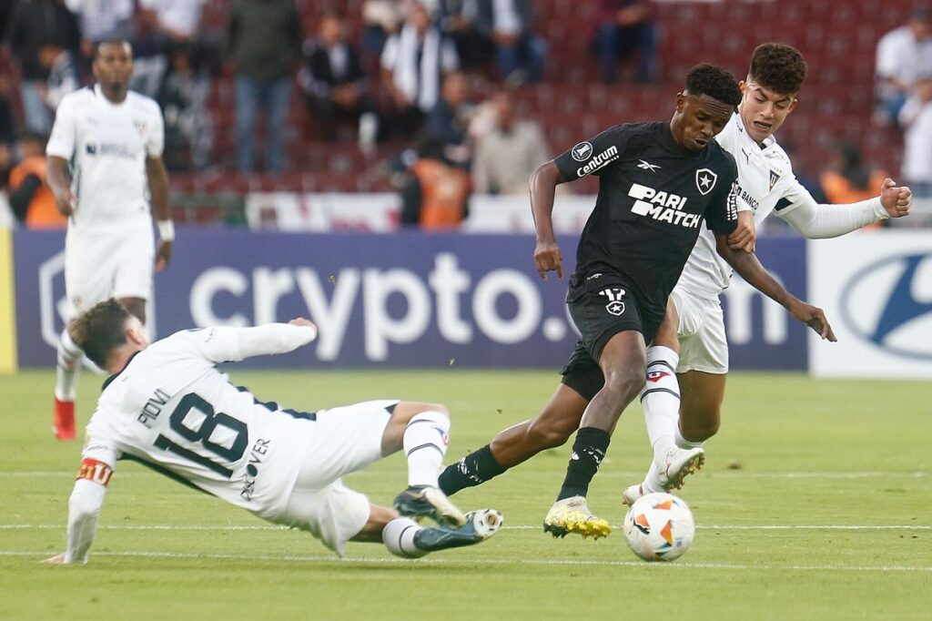 Onde assistir Fortaleza x Botafogo ao vivo - Campeonato Brasileiro neste domingo (12/05/2024). Foto: Vitor Silva/Botafogo FR