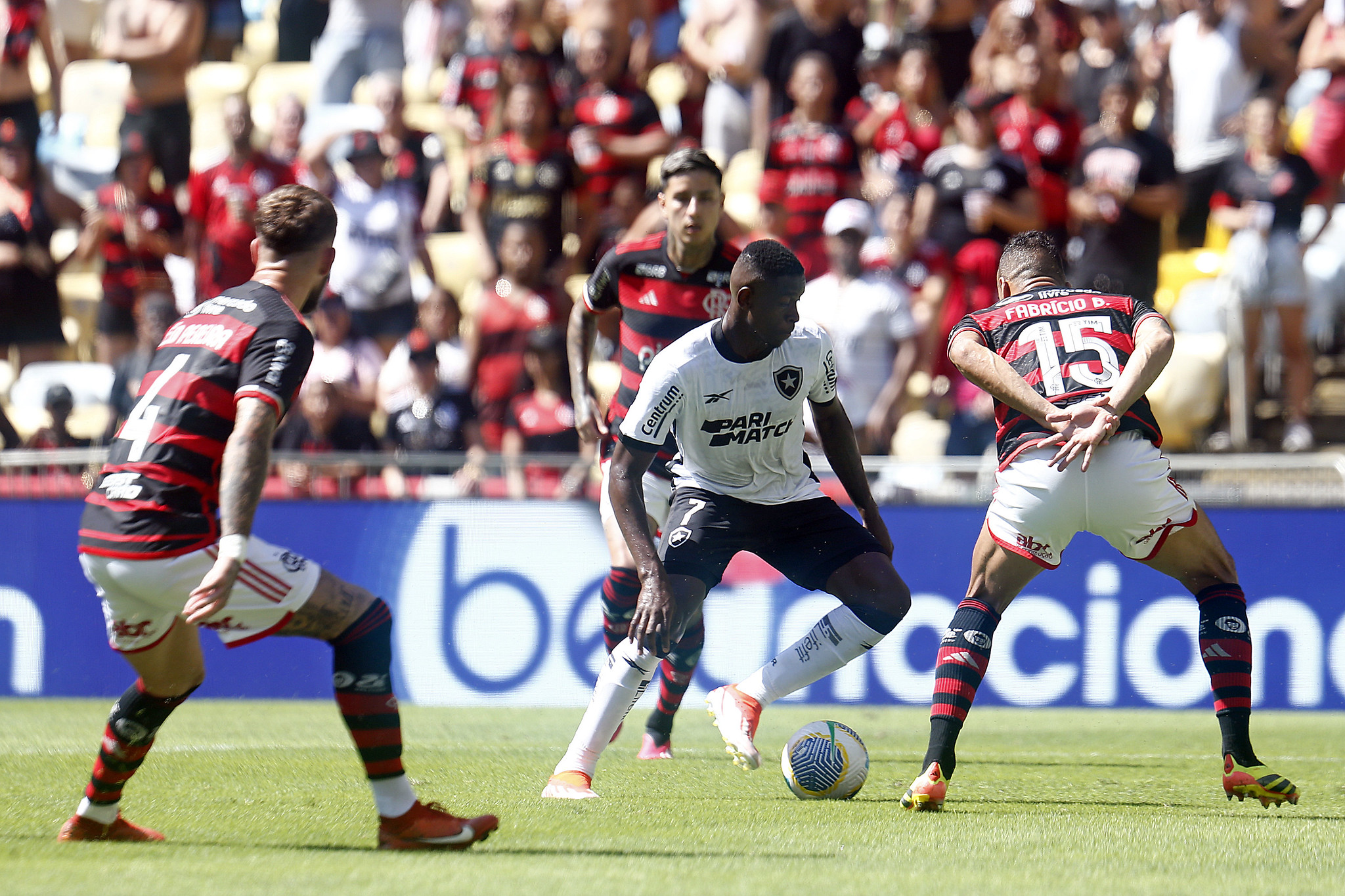 Lance de Flamengo x Botafogo. Foto: Vitor Silva/BFR