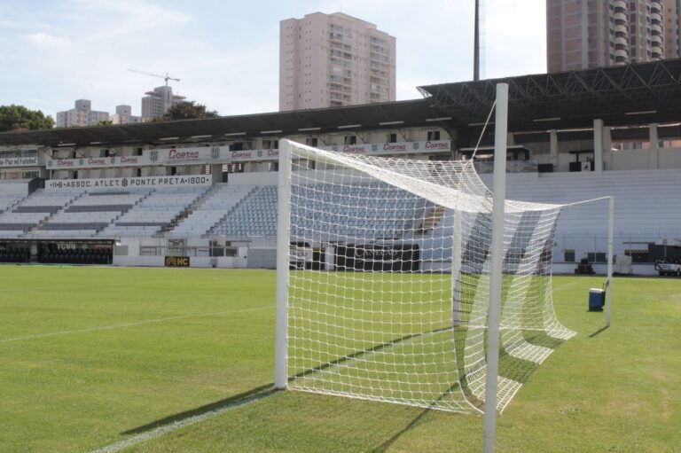 Onde assistir Goiás x Ponte Preta ao vivo - Campeonato Brasileiro Série B neste domingo (28/04/2024). Foto: Arthur Henrique/Ponte Preta Press