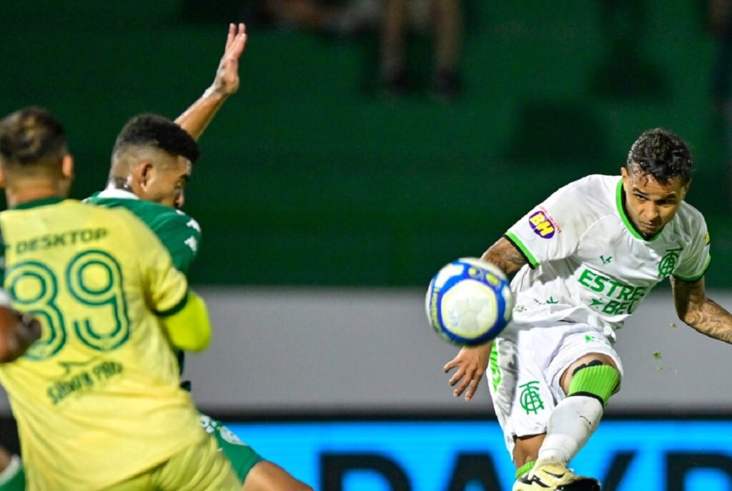 Onde assistir Paysandu x América-MG ao vivo - Campeonato Brasileiro Série B nesta terça-feira (04/06/2024). Foto: Mourão Panda/América