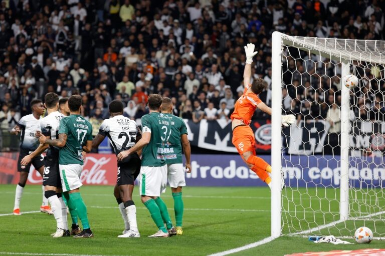 Corinthians ao vivo: Lance de Timão e Racing. Foto: Conmebol