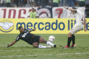 Lance de Universitário x Botafogo. Foto: Vitor Silva/BFR