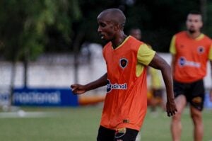 Onde assistir Botafogo-PB x Athletic Club ao vivo - Campeonato Brasileiro Série C nesta segunda-feira (03/06/2024). Foto: Cristiano Santos/Botafogo-PB