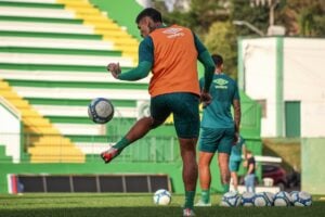 Onde assistir Chapecoense x Ceará ao vivo - Série B neste domingo (15/09/2024). Foto: ACF