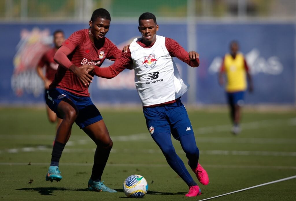 Onde assistir Botafogo x Bragantino ao vivo - Brasileirão nesta quarta-feira (26/06/2024). Foto: Ari Ferreira/Red Bull Bragantino