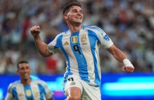 Julián Álvarez comemora gol da Argentina sobre o Canadá. Foto: AFA