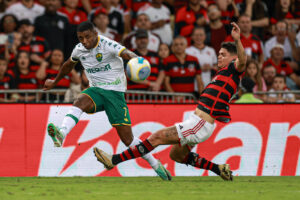 Lance do jogo entre Flamengo x Cuiabá. Foto: AssCom Dourado