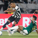 Onde assistir Botafogo x Fortaleza ao vivo - Brasileirão neste sábado (31/08/2024). Foto: Vitor Silva/BFR