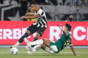 Onde assistir Botafogo x Fortaleza ao vivo - Brasileirão neste sábado (31/08/2024). Foto: Vitor Silva/BFR