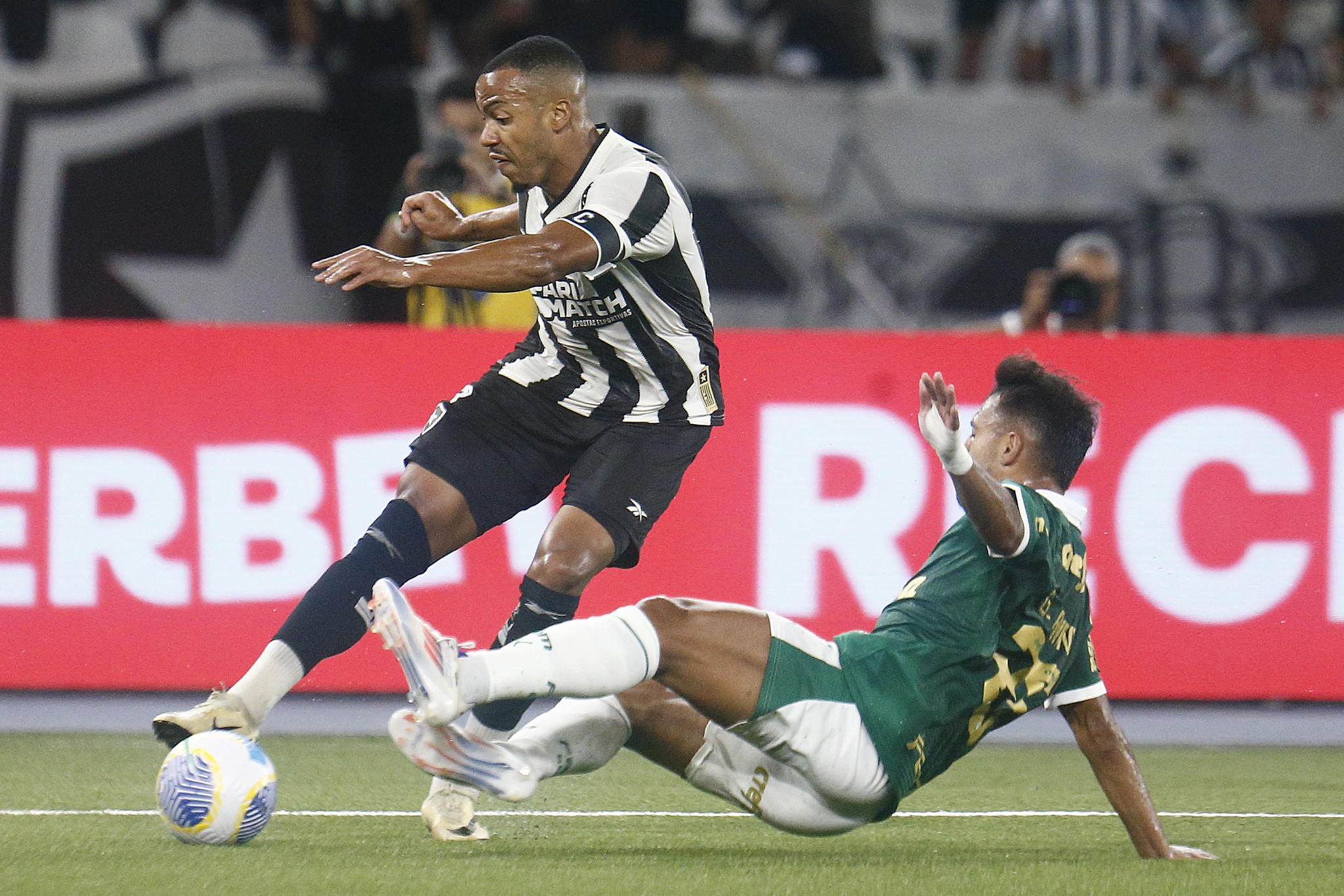 Onde assistir Botafogo x Fortaleza ao vivo - Brasileirão neste sábado (31/08/2024). Foto: Vitor Silva/BFR