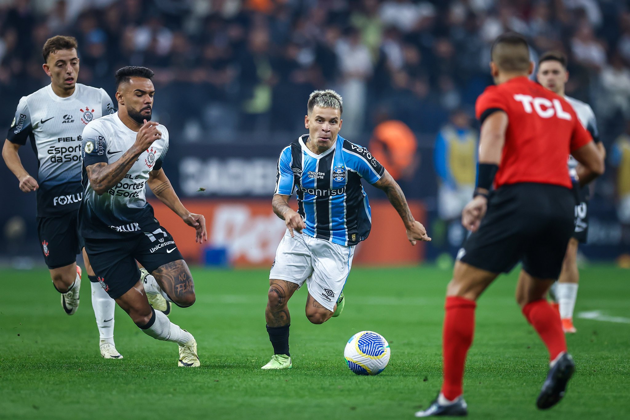 Onde assistir Athletico-PR x Grêmio ao vivo - Brasileirão neste domingo (04/08/2024). Foto: Lucas Uebel/GFBPA