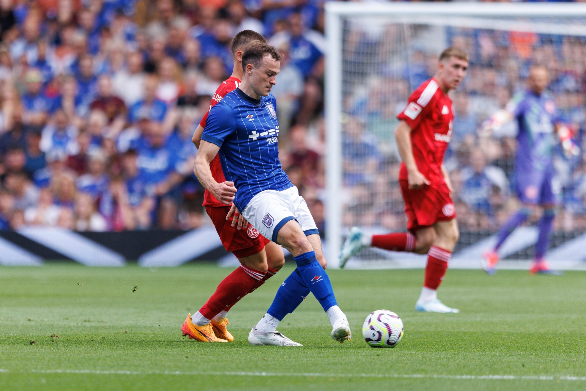 Onde assistir Ipswich Town x Liverpool ao vivo - Premier League neste sábado (17/08/2024). Foto: Divulgação Ipswich Town