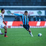 Onde assistir Grêmio x Flamengo ao vivo - Brasileirão neste domingo (22/09/2024). Foto: Lucas Uebel/GFBPA