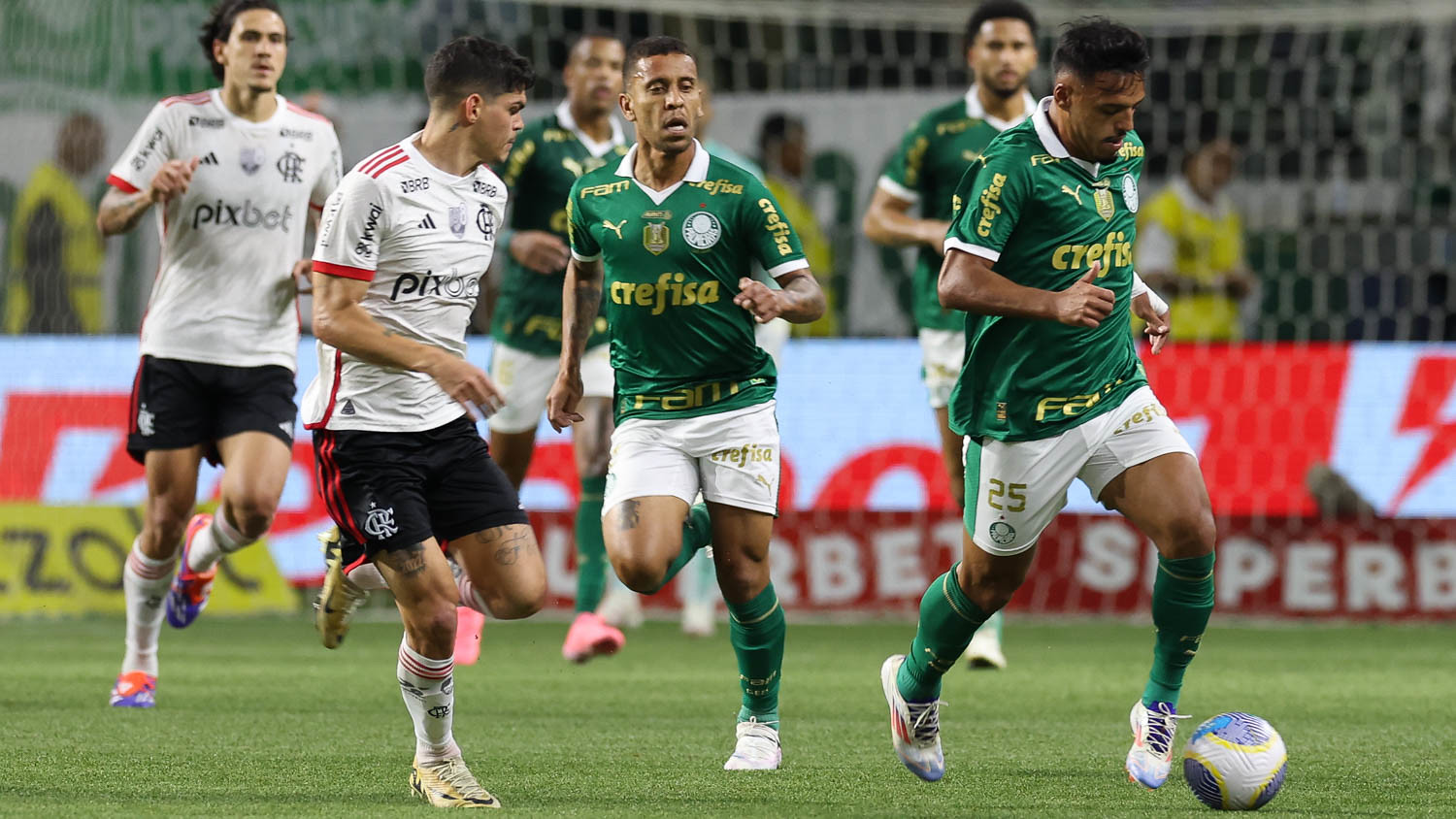 Onde assistir Flamengo x Palmeiras ao vivo - Brasileirão neste domingo (11/08/2024). Foto: Cesar Greco/Ag. Palmeiras