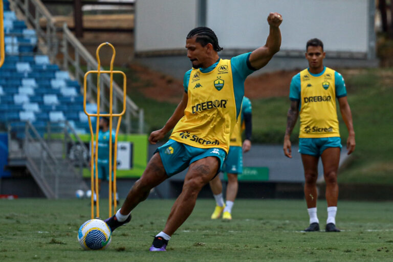 Onde assistir Cuiabá x Criciúma ao vivo - Brasileirão neste sábado (31/08/2024). Foto: AssCom Dourado