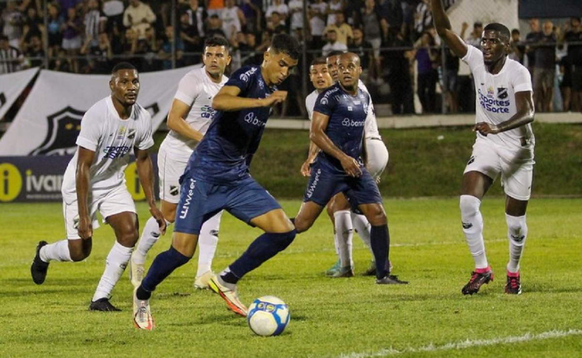 Onde assistir São José-RS x São Bernardo ao vivo - Série C neste sábado (10/08/2024). Foto: @duda_ctorres @dkf_comunicacao / EC São José