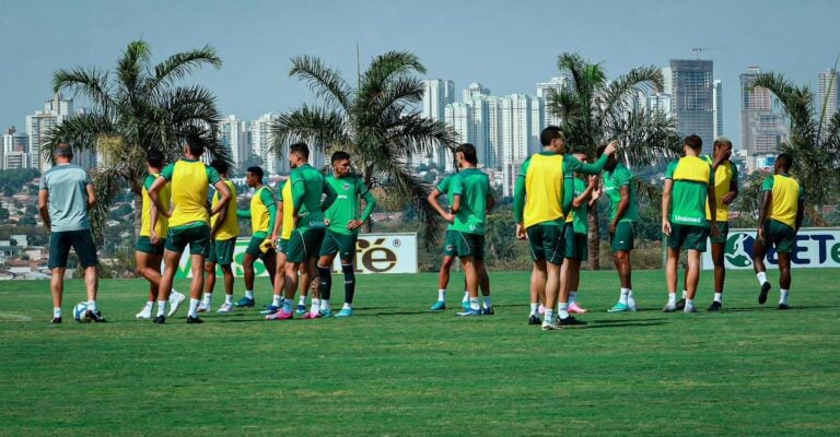 Onde assistir Goiás x Vila Nova ao vivo - Série B neste domingo (13/10/2024). Foto: @rodriguesrosiron | Goiás EC